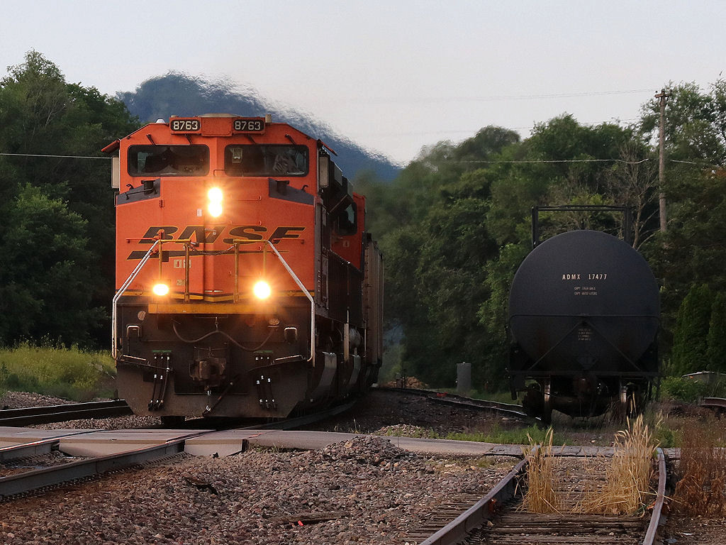 BNSF 8763